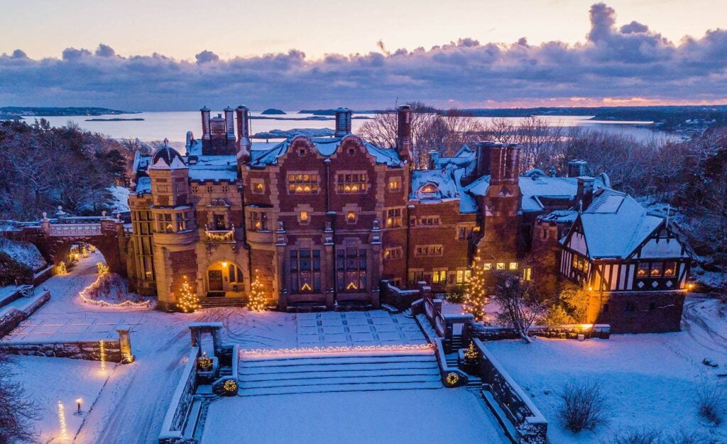 Tjoløholms slott i vinterskrud